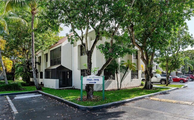 Foto del edificio - 7915 SW 104th St