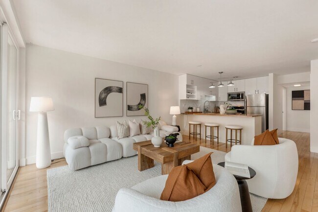 Foto del edificio - 1425 Lakeside Dr
