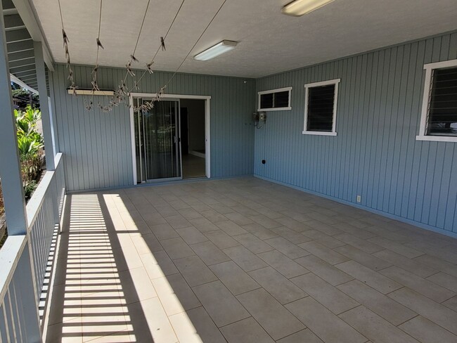 Building Photo - LARGE Single Family Home - 3/2 with PV pan...