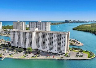 Building Photo - 400 Kings Point Dr