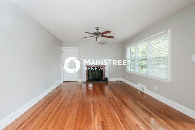 Foto del edificio - 3 Bedroom Pet-Friendly Home in Winston-Sal...