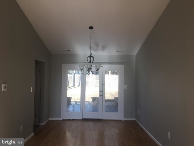 Foto del edificio - 8543 Emory Grove Rd