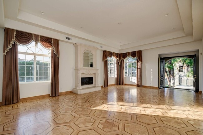 Foto del edificio - 4356 Kingswell Ave