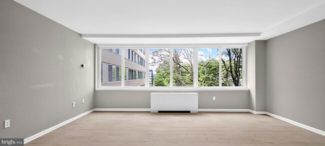 Building Photo - 922 24th St NW