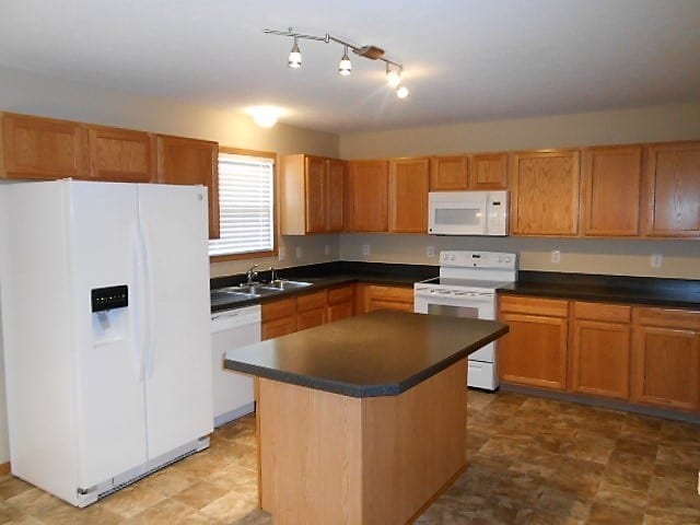 Building Photo - 6864 Mac Dr