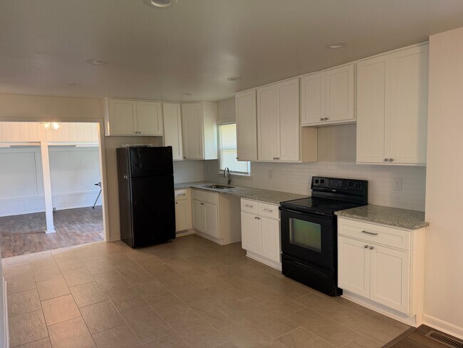 Foto del edificio - 3736 Rouge Way