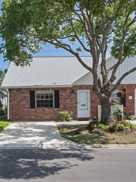 Foto principal - 6709 Devonshire Ln