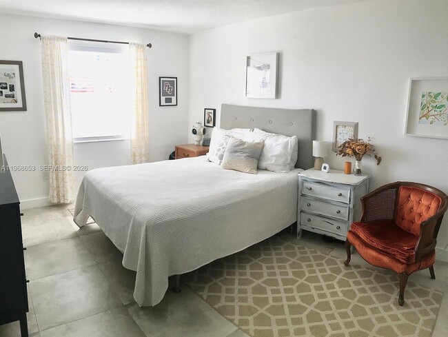 Foto del edificio - 677 SW 9th Ave