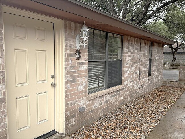 Building Photo - 716 Mynah Ave