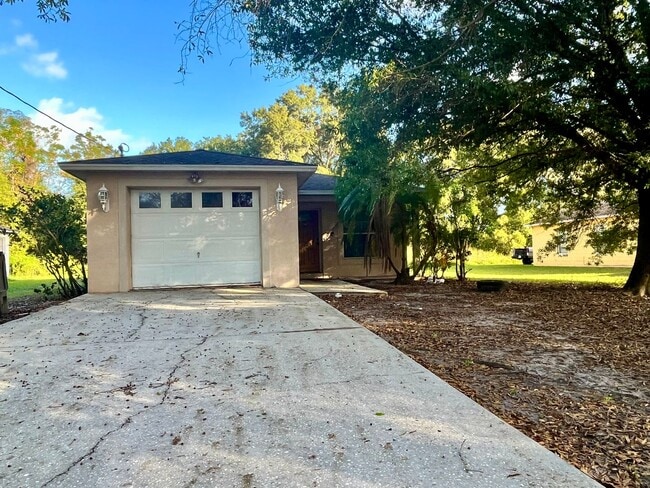 Fresh and Refurbed 3 Bed / 2 Bath Home in Apopka - Fresh and Refurbed 3 Bed / 2 Bath Home in Apopka