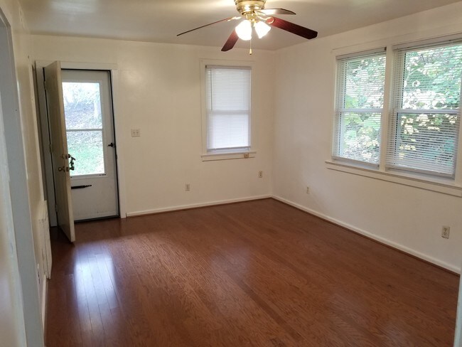 Sala de estar - 385 Riverview Ave