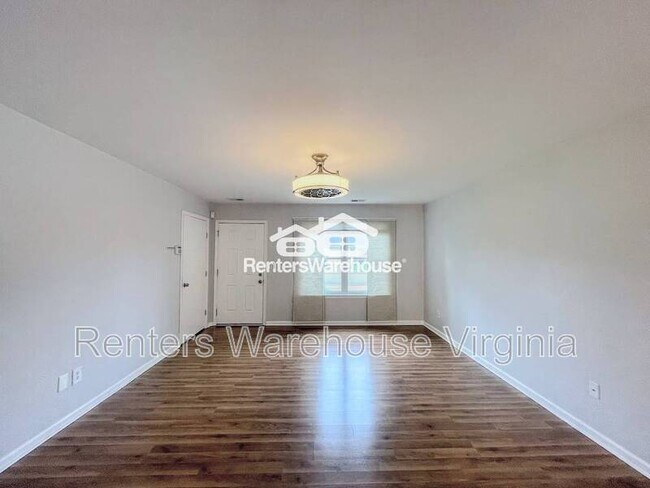 Building Photo - 1760 Pathfinder Dr