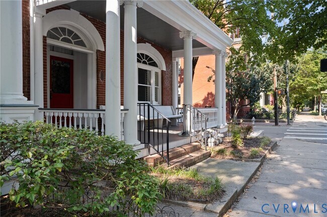 Building Photo - 1527 Grove Ave