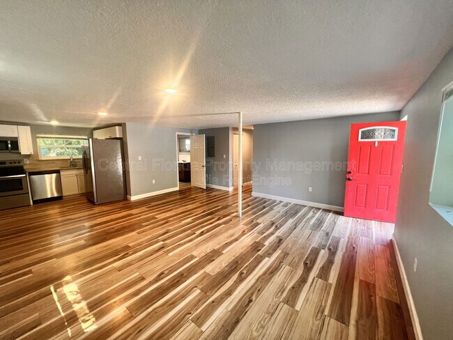 Photo - 1110 Poinsettia Ave Townhome