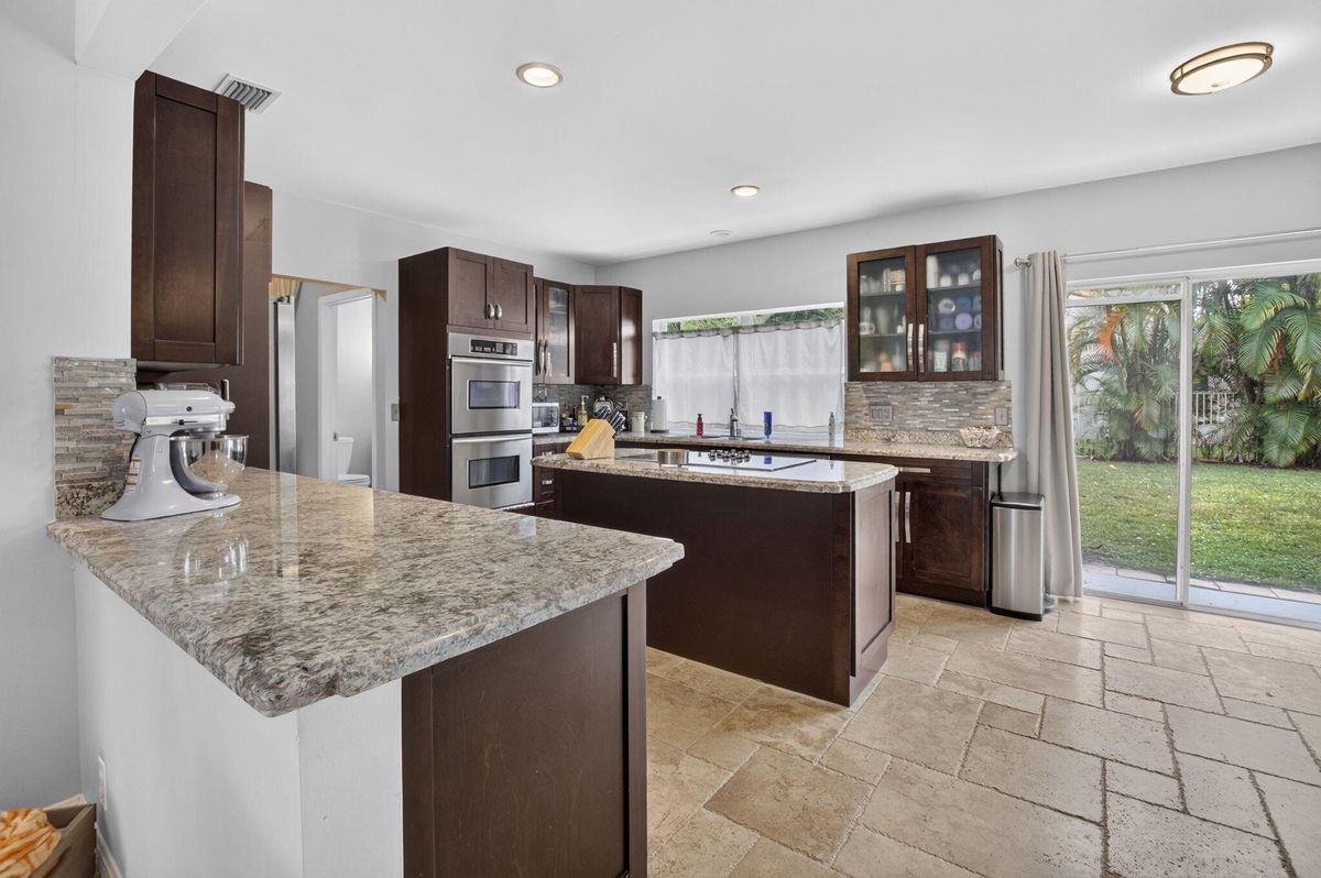 Building Photo - 3870 Sabal Lakes Rd