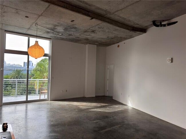 Photo - 2001 Meridian Ave Apartment