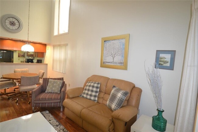 Building Photo - 20 Woodlake Pl