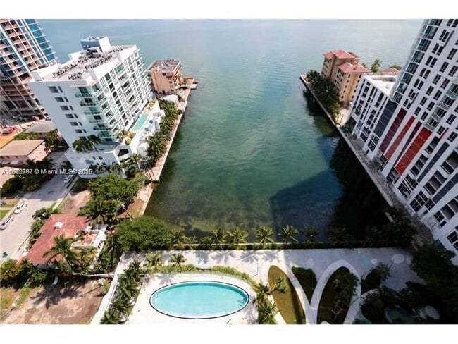 Foto del edificio - 460 NE 28th St