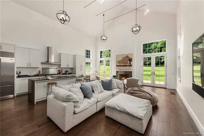 Building Photo - 40 Old Post Rd