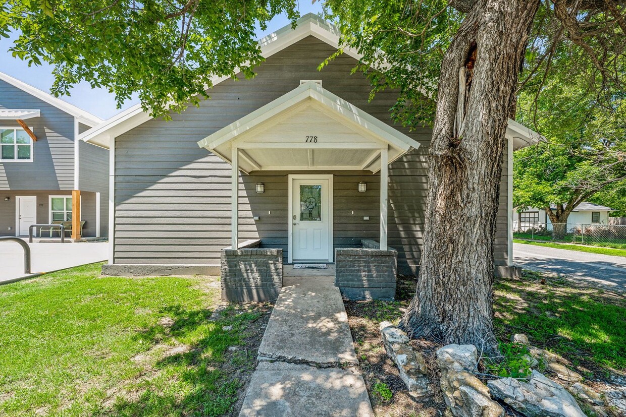 Primary Photo - 778 N Belknap St