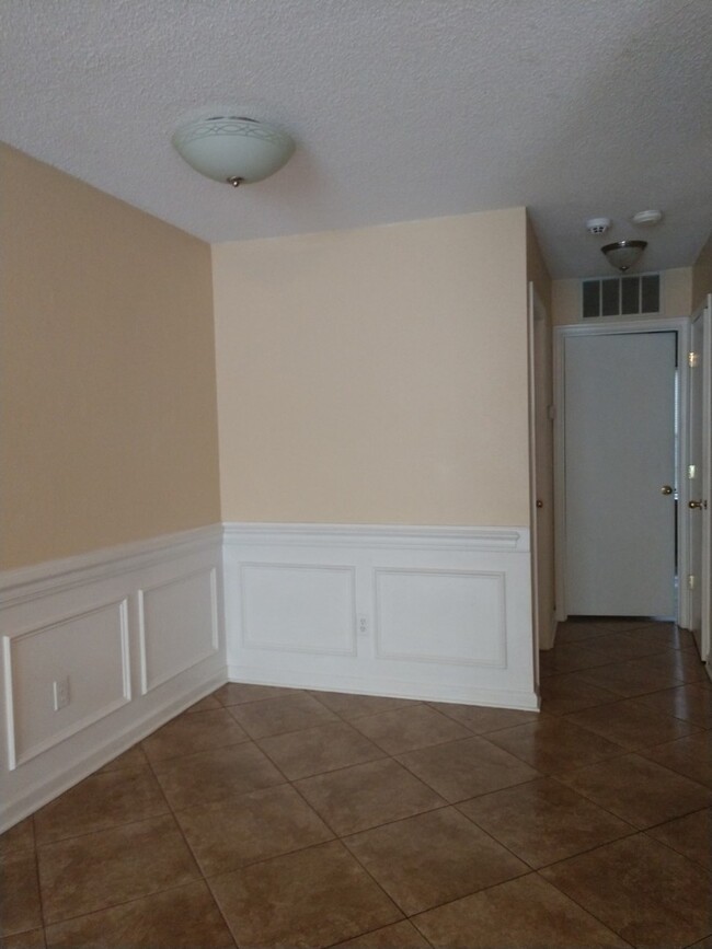 Foto del edificio - Beautiful 3 Bed 2 Bath Townhouse Close to ...