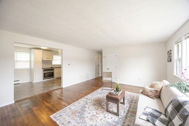 Building Photo - 670 Main St