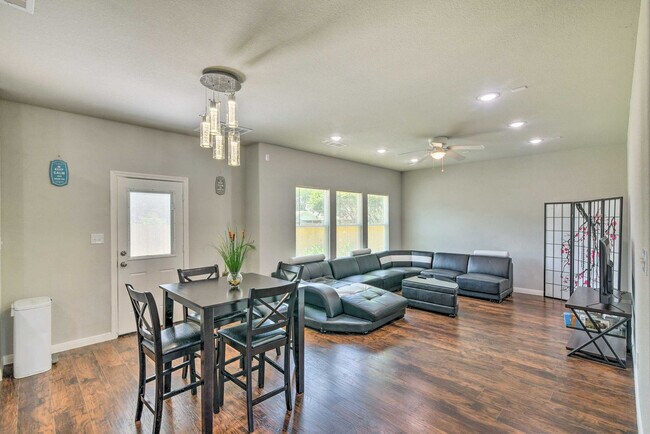 Foto del edificio - 3510 Oleander Ave