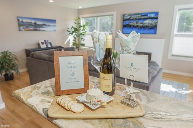 Foto del edificio - 3 br, 1 bath House - 3881 Pacific Gem