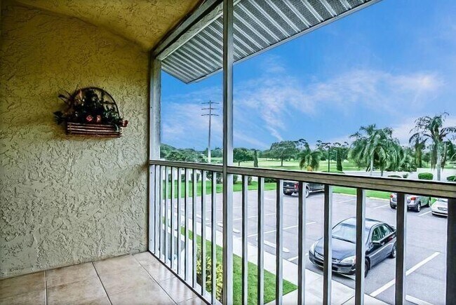 Building Photo - 1500 SE Royal Green Cir