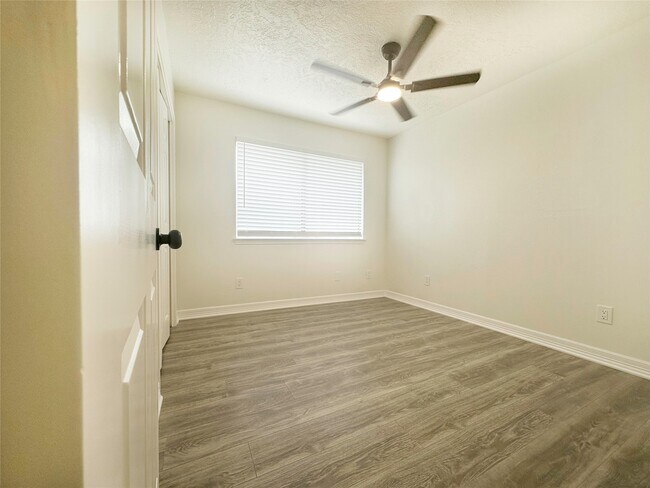 Foto del edificio - 9843 Stableway Dr