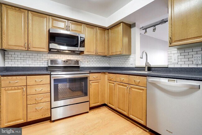 Foto del edificio - 545 E Braddock Rd