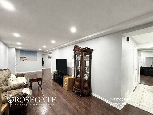 Photo du bâtiment - Spacious 2-Bedroom Basement Apartment with Walk-In Closet – Mississauga