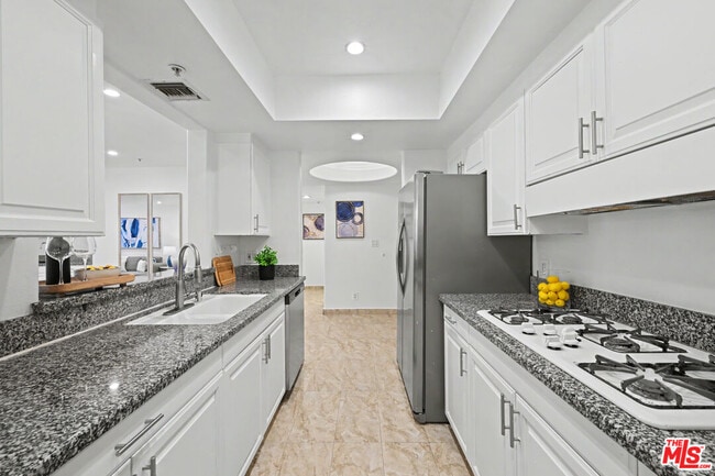Building Photo - 8559 Alcott St