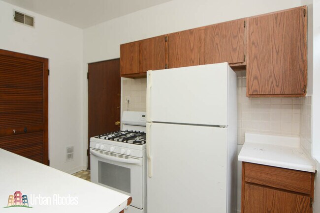 Foto del edificio - 1309 W Addison St