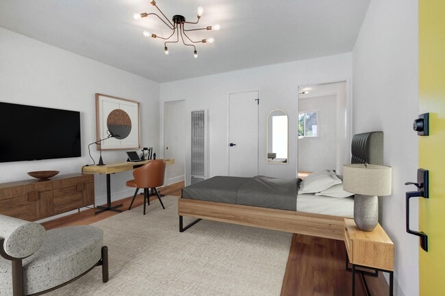 Building Photo - Newly Renovated Studio with Pool in Burbank!