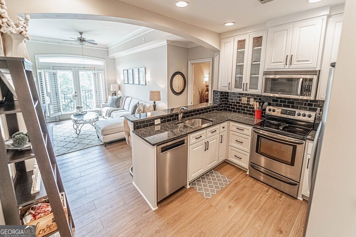 Primary Photo - 2255 Peachtree Rd NE