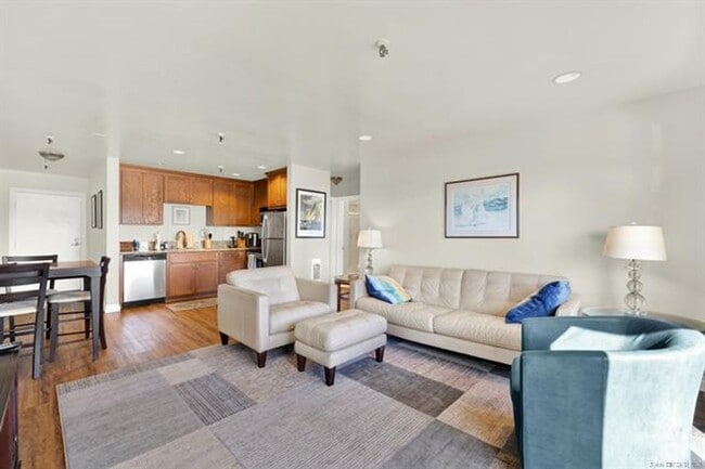 Building Photo - 1 Bed/1 Bath Crown Point Condo with Bay Views