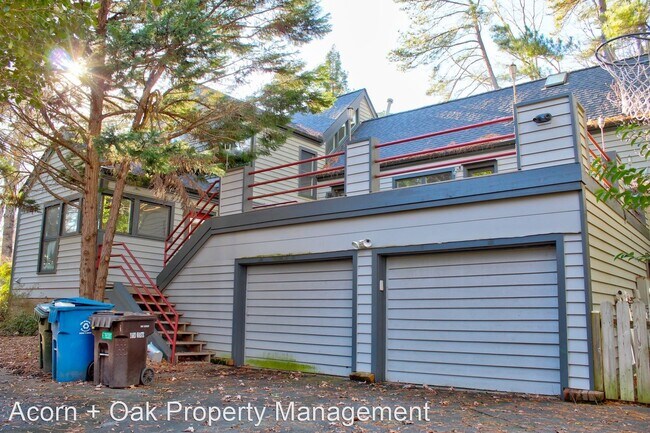 Building Photo - 4 br, 3.5 bath House - 3628 Carlisle Dr