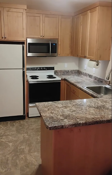 Building Photo - 8732 Woodman Way