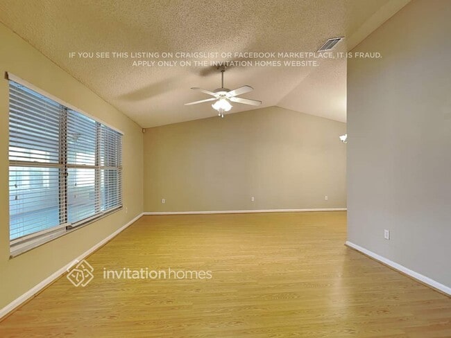 Foto del edificio - 157 Waterway Rd