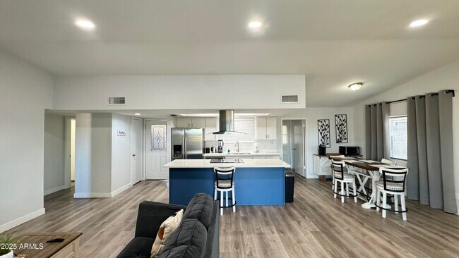 Foto del edificio - 10416 W Devonshire Ave
