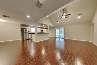 Building Photo - 10103 Golden Meadow Dr