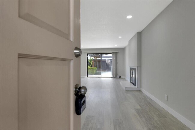 Building Photo - 301 Chesapeake Ave