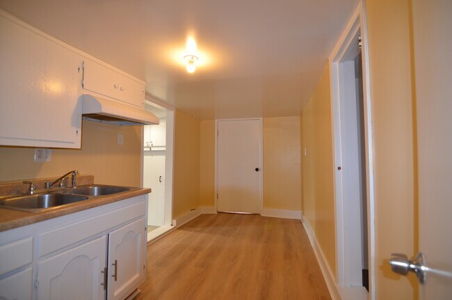 Building Photo - 1577 Helen Dr