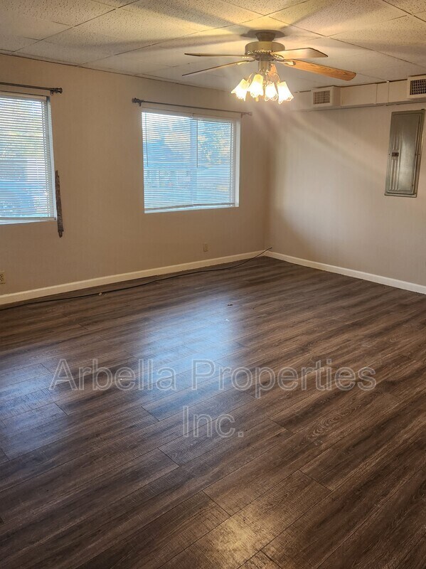 310 N Austin Springs Rd, Piney Flats, TN 37686 Condo for Rent in