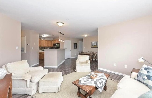 Foto del edificio - 9811 Campus Walk Ln