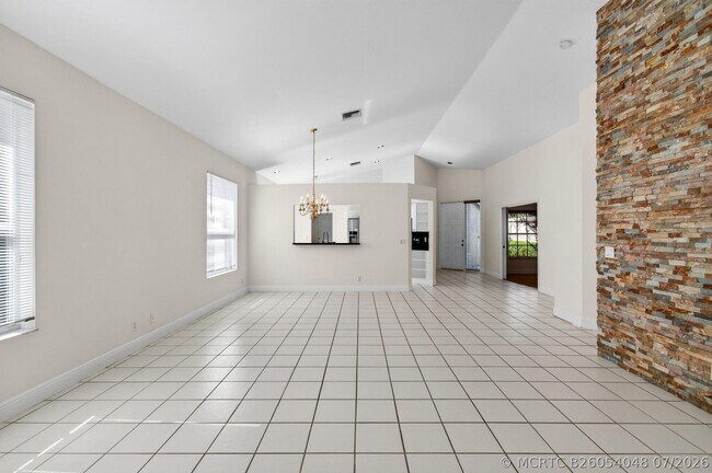 Building Photo - 5225 Brookview Dr