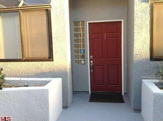 Building Photo - Large Updated Two-Story Townhouse For Rent
