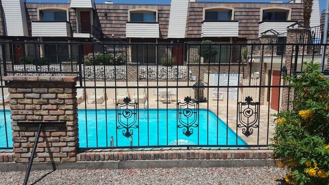 Foto del edificio - Furnished Condo- Summer Rental