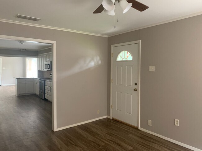 Foto del edificio - 2/2 with fenced yard and 2 living areas